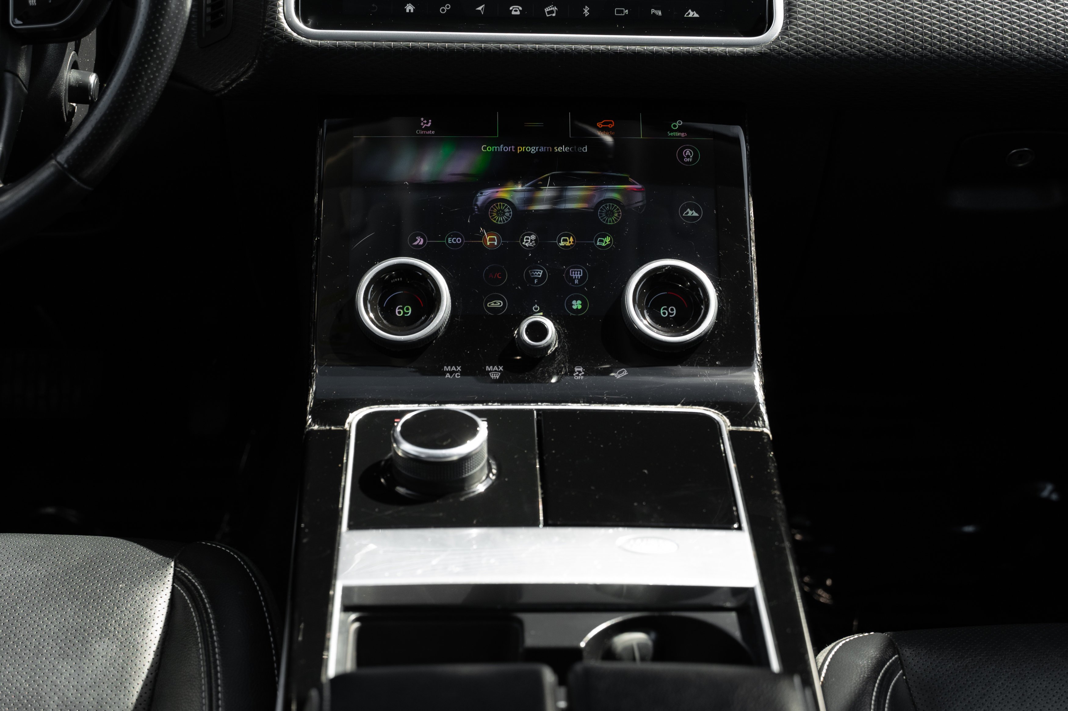 Used 2020 Santorini Black Metallic Land Rover S image 17