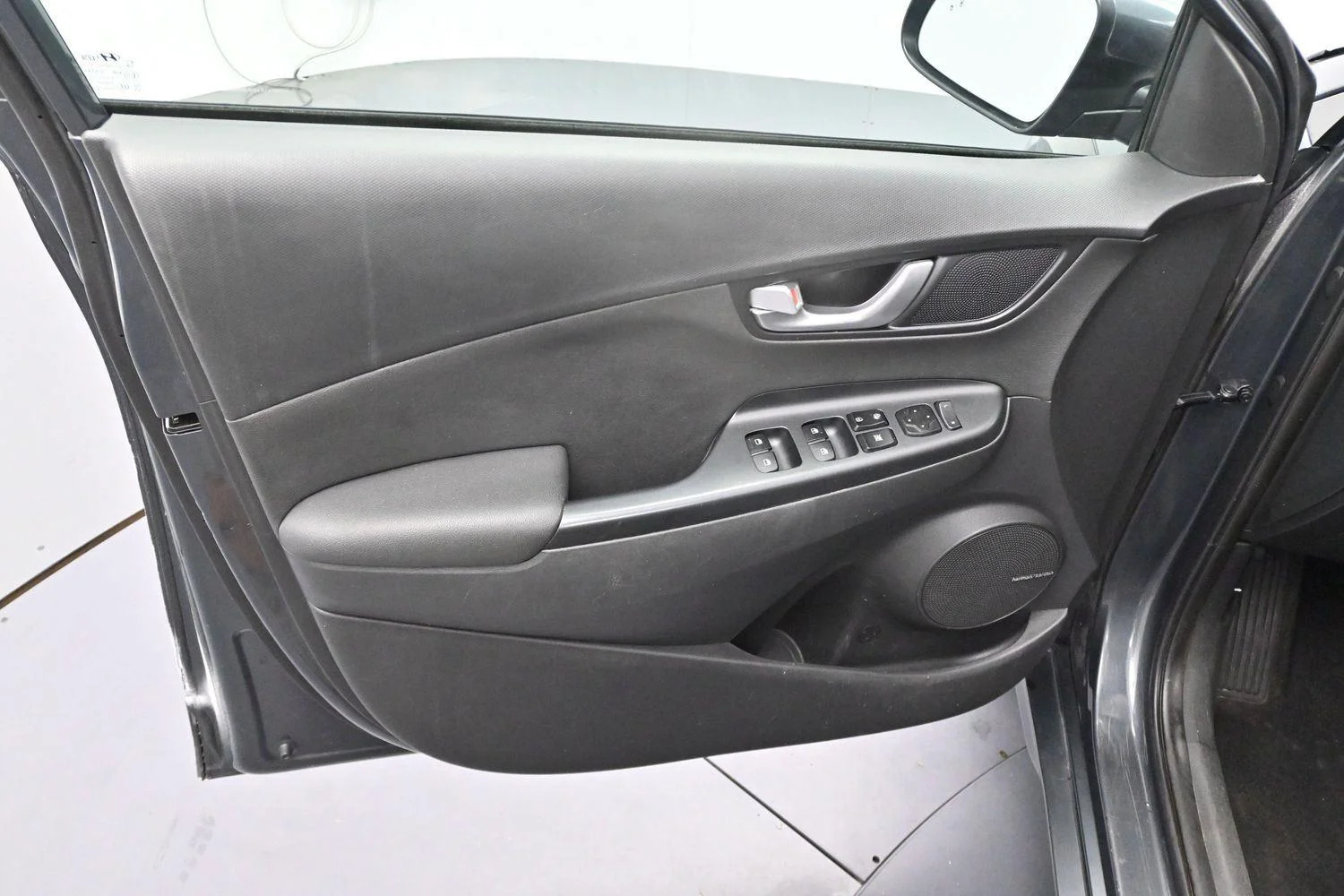 Used 2022 Thunder Gray Hyundai Limited image 9