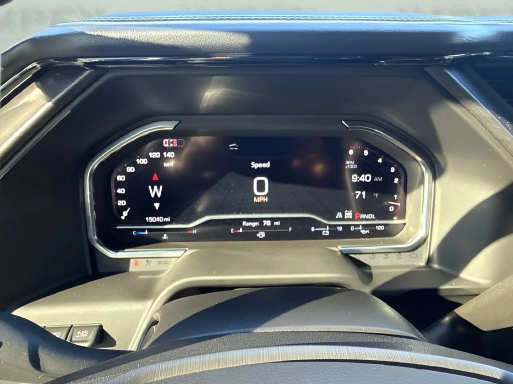 Used 2025 White GMC AT4X image 25