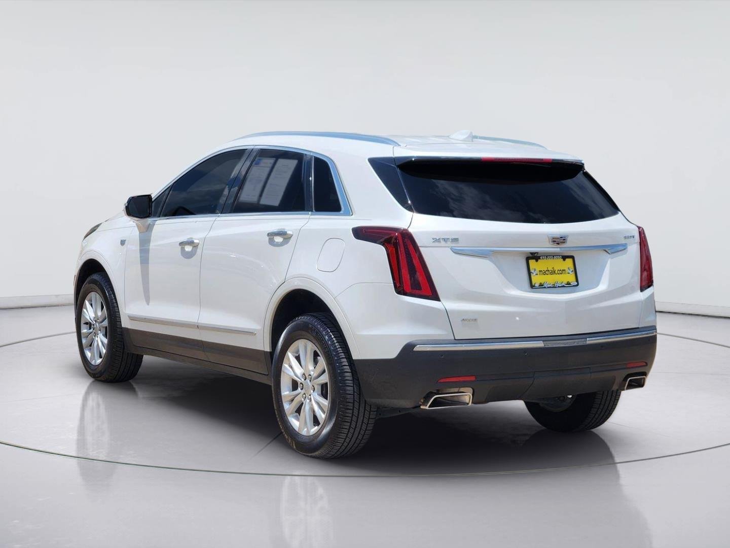 Certified Used 2022 Crystal White Tricoat Cadillac AWD Luxury image 4