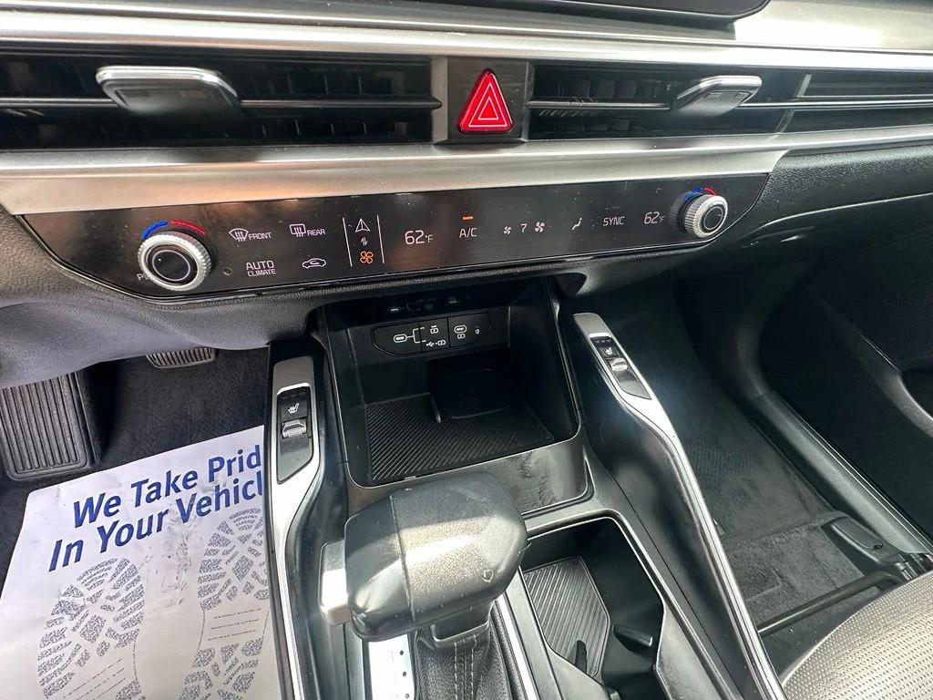 Used 2024 Silver Kia S image 19