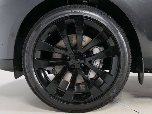 New 2026 Carpathian Grey Land Rover SE image 9