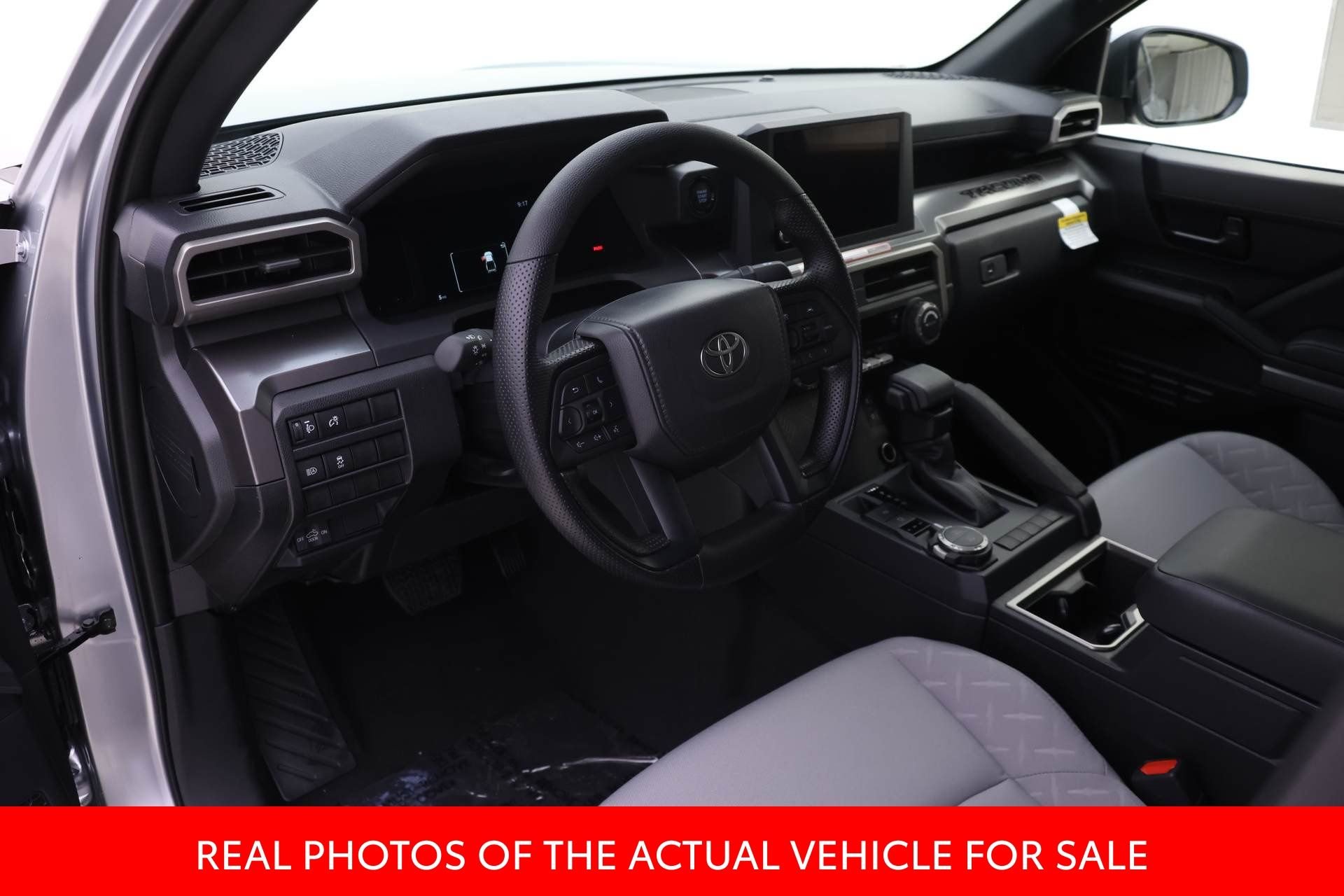 2025 Toyota Tacoma SR5 - Photo 3