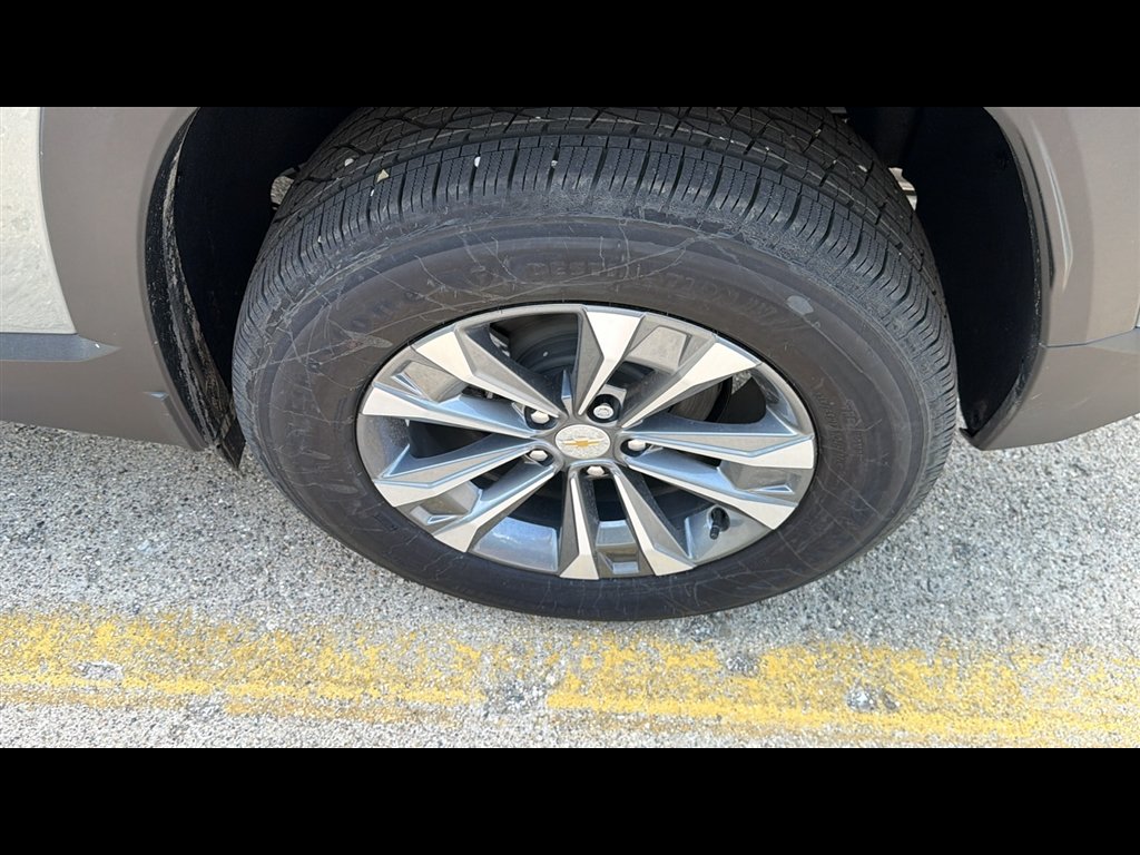 New 2027 Sterling Gray Metallic Chevrolet LT image 25