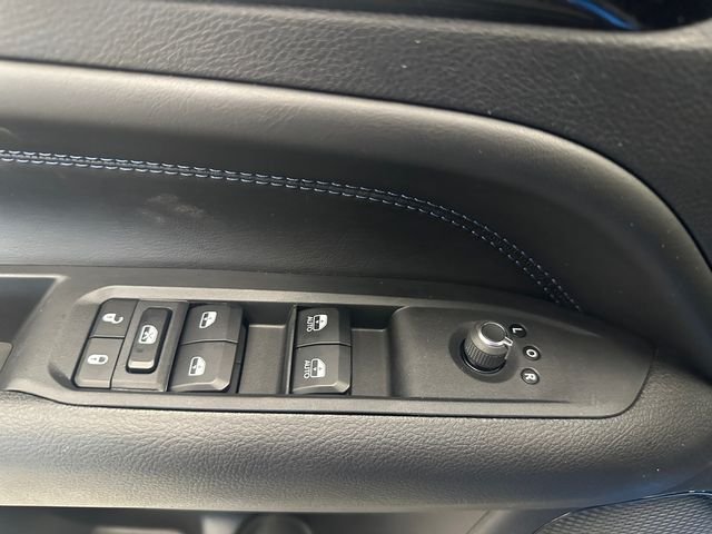 New 2026 Hydro Blue Pearl-Coat Exterior Paint Jeep Latitude image 19