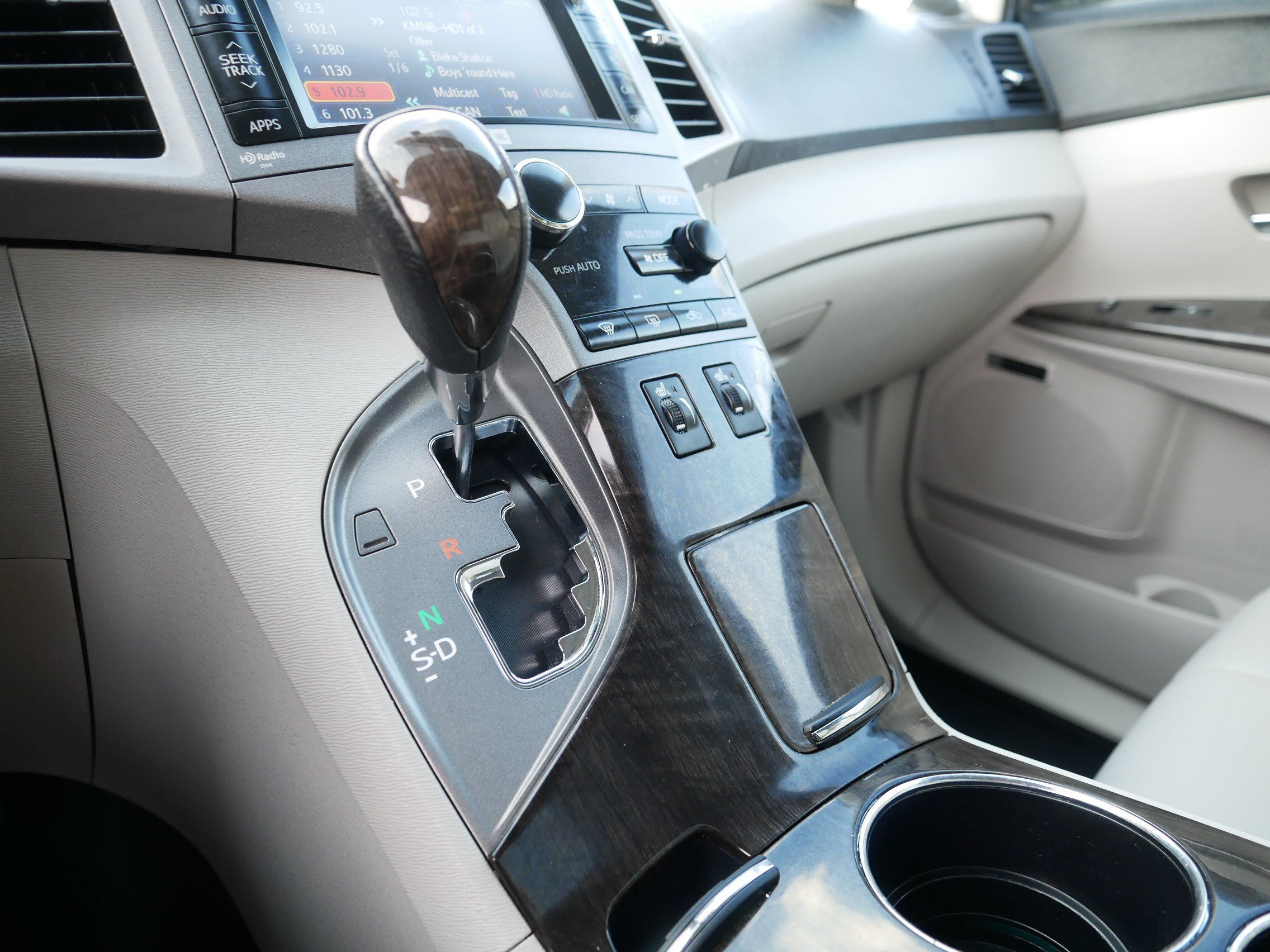 Used 2013 Magnetic Gray Metallic Toyota XLE image 24
