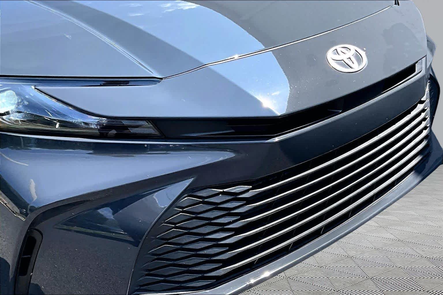 Used 2025 Underground Toyota LE image 29