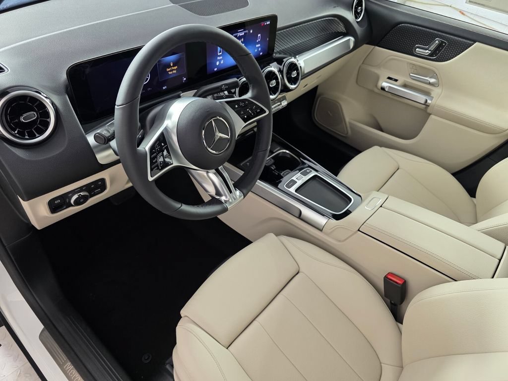 New 2026 Polar White Mercedes-Benz GLB 250 image 23