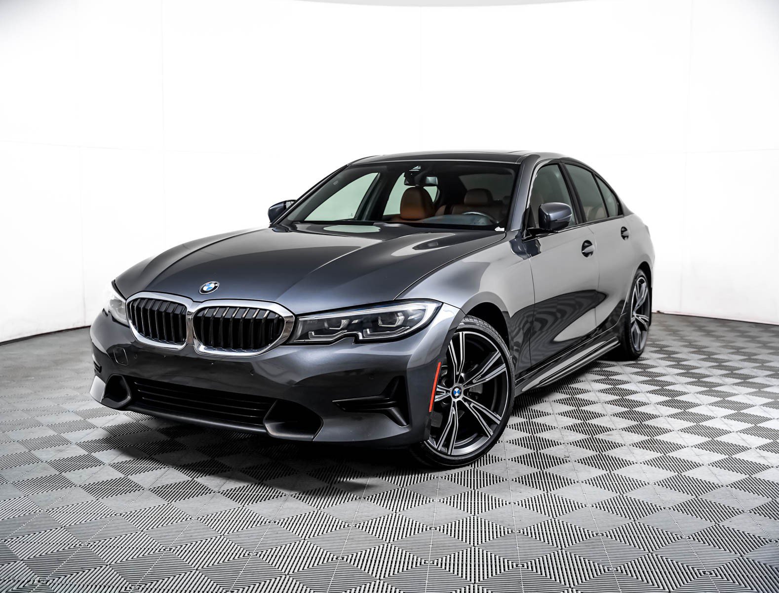 2022 BMW 3 Series 330i Sedan's photo