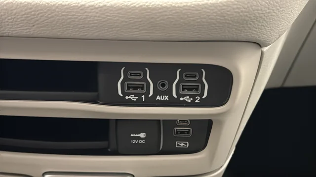 Used 2022 Crystal Metallic Chrysler Touring L image 31