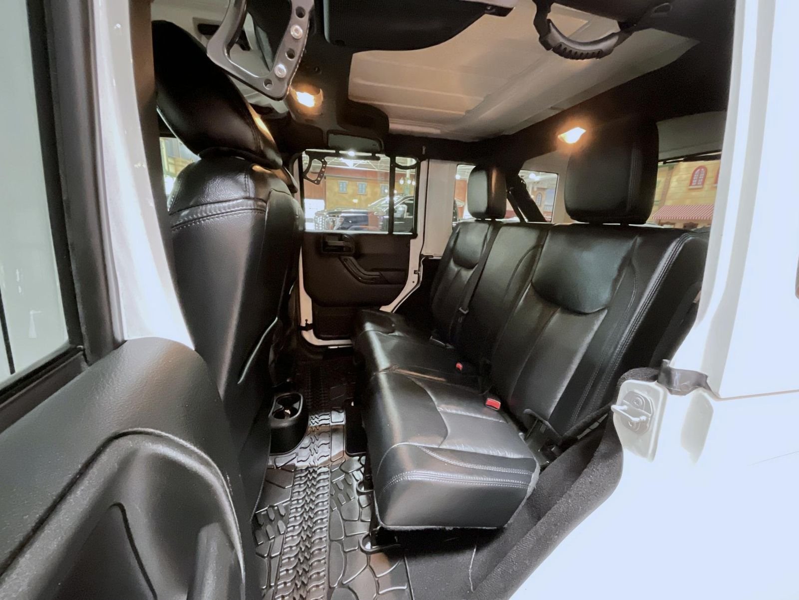 Used 2017 White Jeep Unlimited Sahara image 19