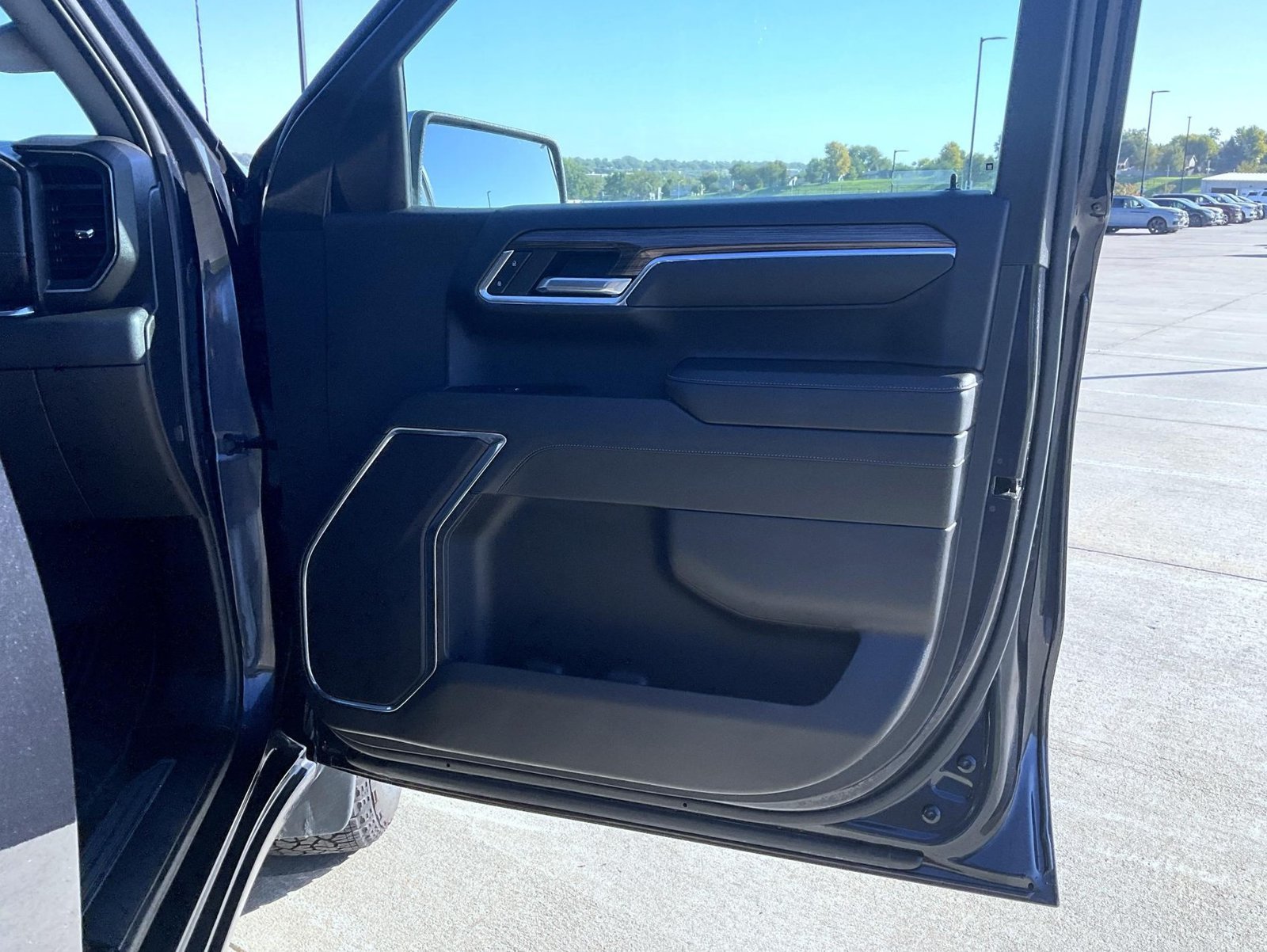 Used 2024 Gray Chevrolet LT image 17