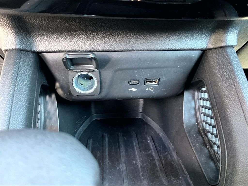 Used 2025 Summit White Chevrolet LT image 27