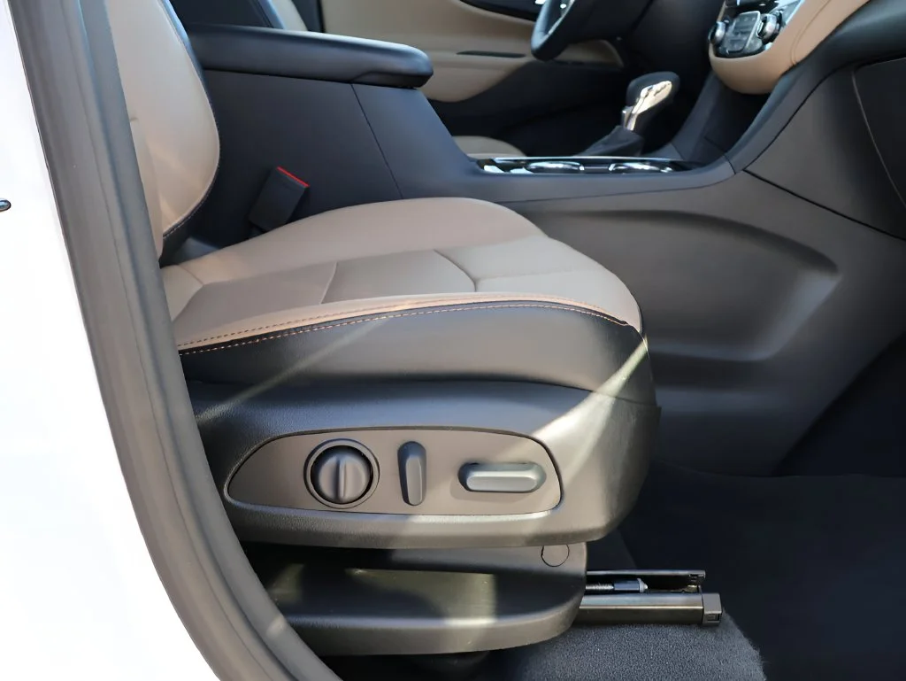 Used 2024 White Chevrolet Premier image 12
