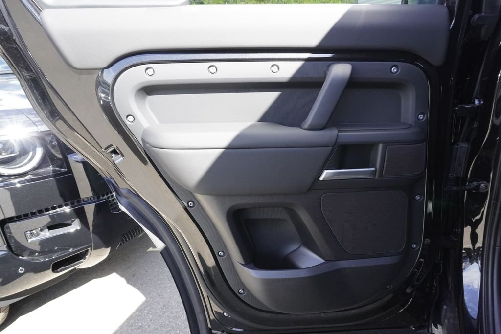 New 2026 Santorini Black Land Rover S image 28