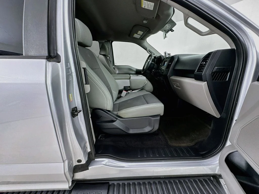 Used 2016 Silver Ford XL image 29