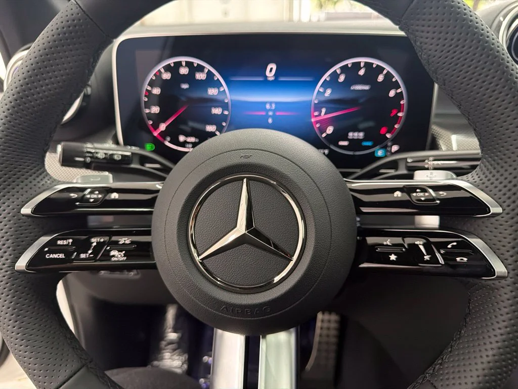 New 2027 White Mercedes-Benz GLC 300 image 15
