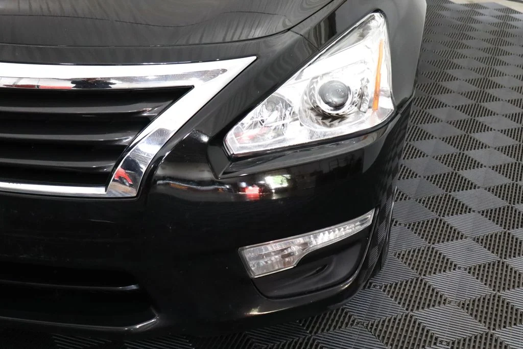 Used 2015 Black Nissan 2.5 S image 12