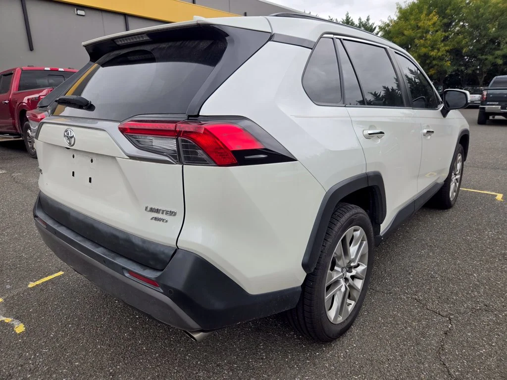 Used 2019  Toyota Limited image 7