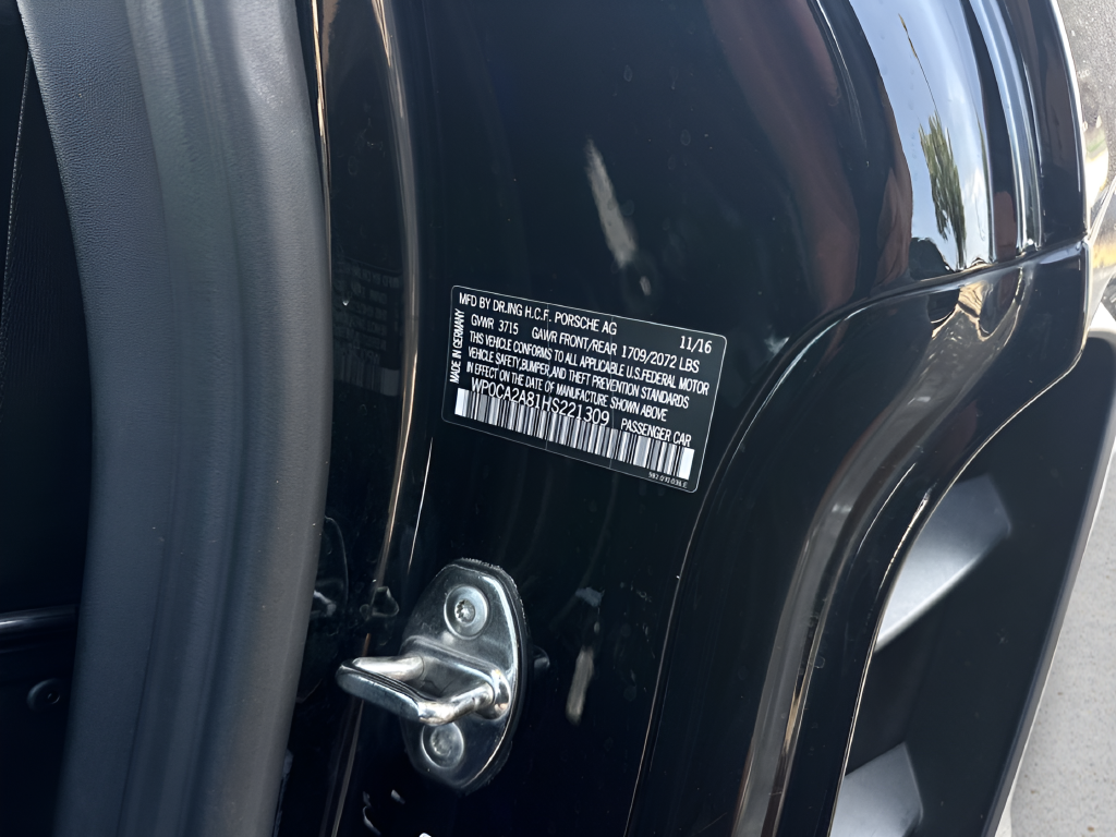 Used 2017  Porsche Base image 26