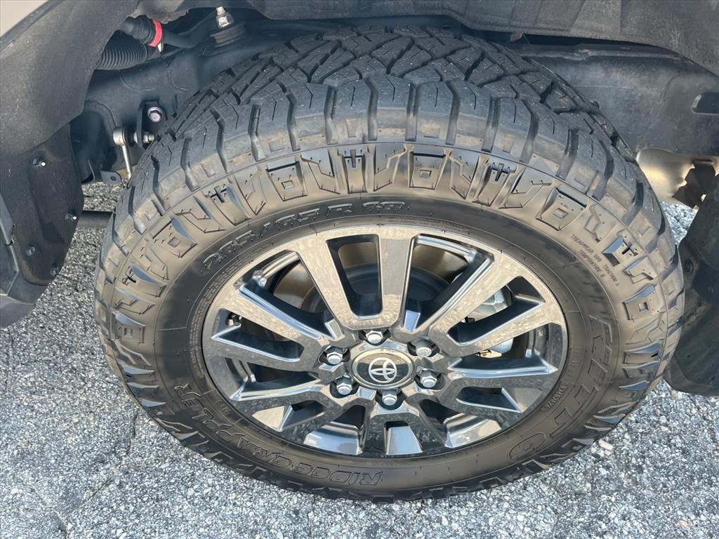 Used 2025 Ice Cap Toyota Base image 22