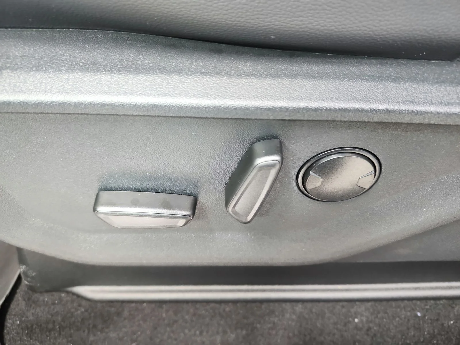 New 2026 Glacier Gray Metallic Tri-Coat Ford F-250® Lariat® image 20