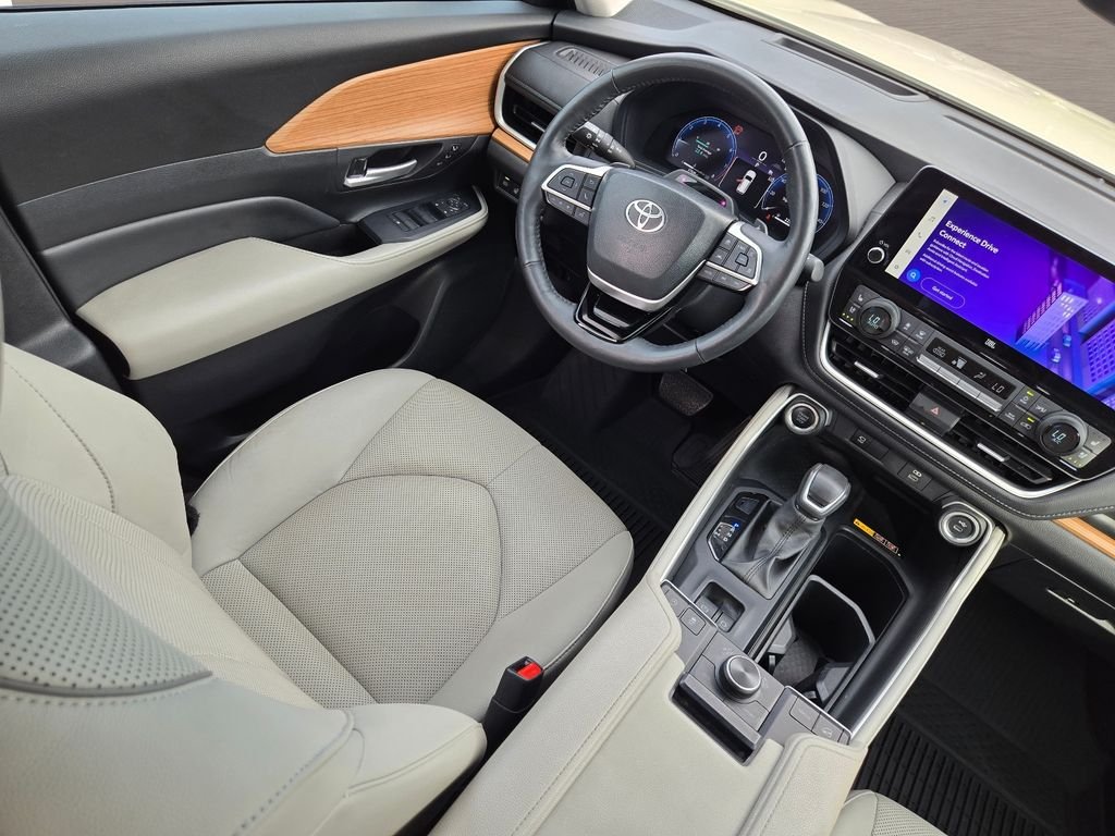 Used 2024 White Toyota Platinum image 19