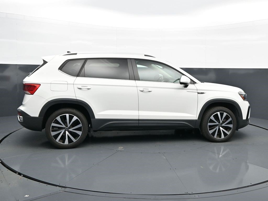 Used 2023 Pure White Volkswagen SE image 8