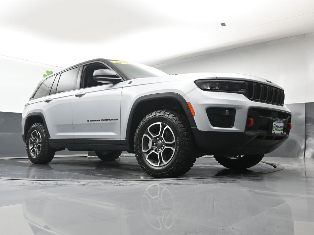 Used 2022 Silver Jeep Trailhawk image 28