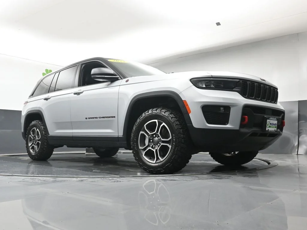 Certified Used 2022 Silver Jeep Trailhawk image 28