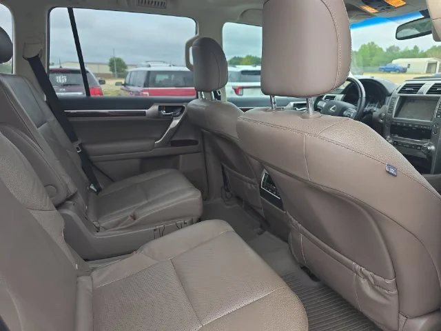 Used 2019 White Lexus 460 image 12
