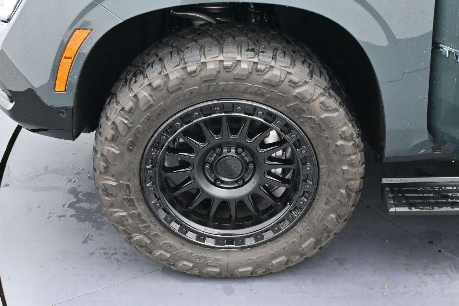 Used 2026 Midnight Pine GMC AT4 image 37