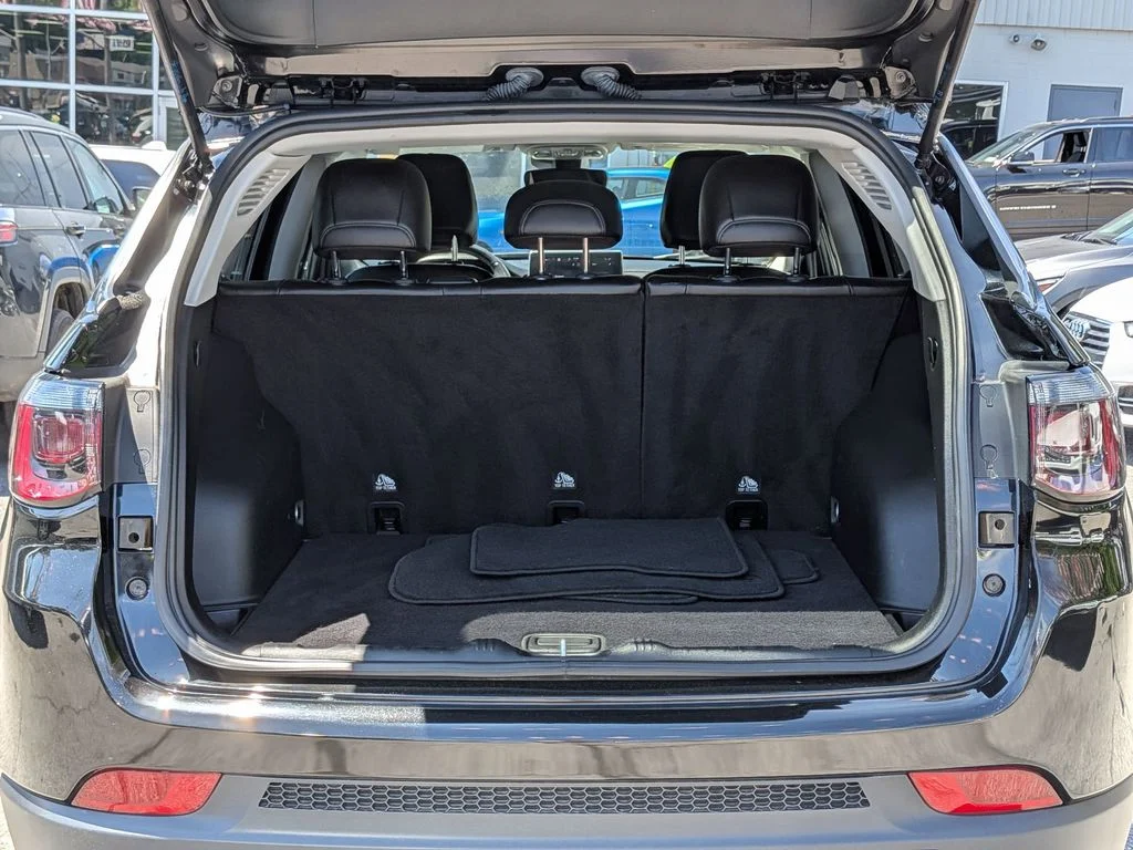 Used 2022 Black Jeep Limited image 8