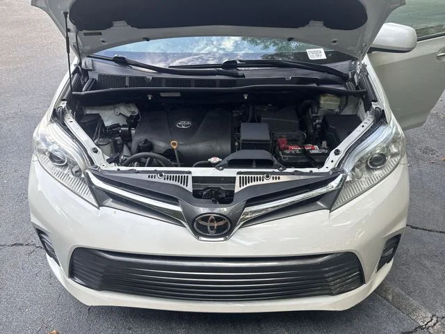 Used 2018 White Toyota XLE image 34