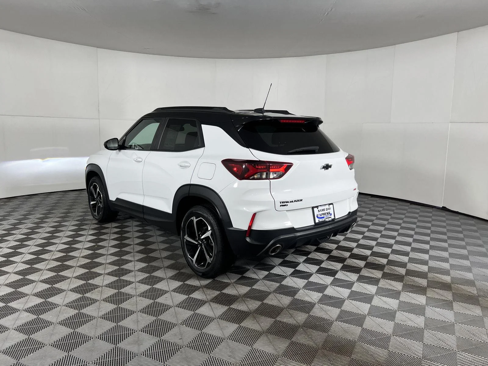 Used 2023 Summit White Chevrolet RS image 8