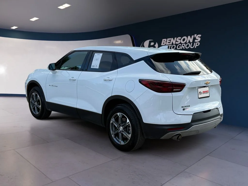 Used 2025 White Chevrolet LT image 3