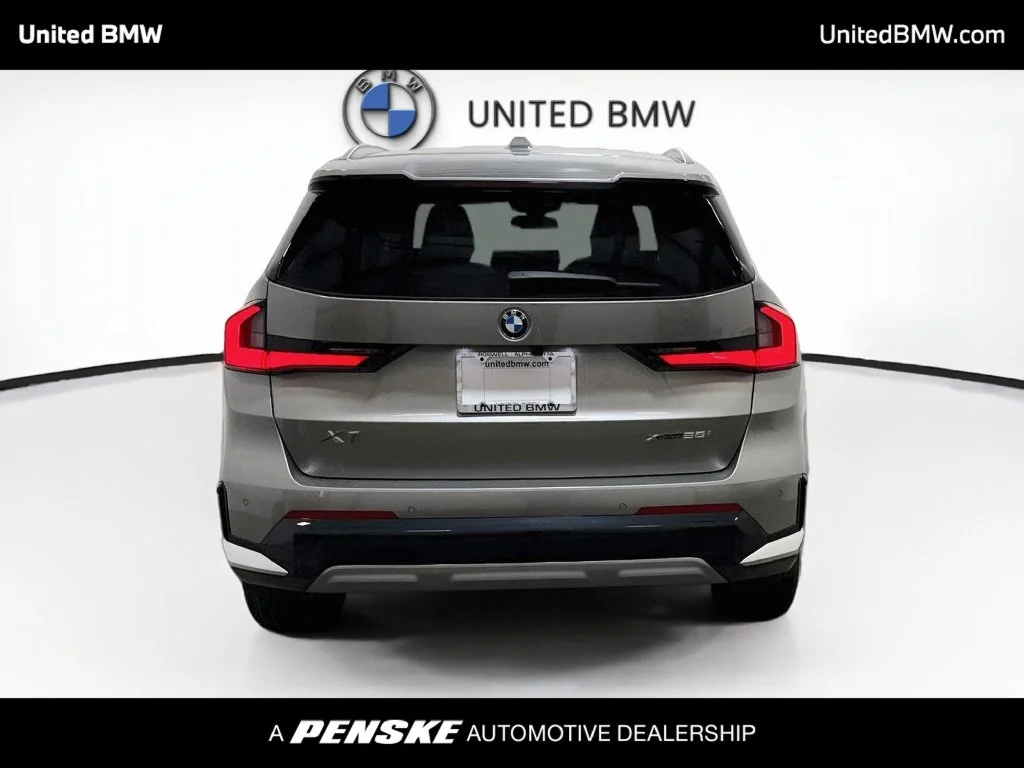 New 2027 Space Silver Metallic BMW xDrive28i image 6