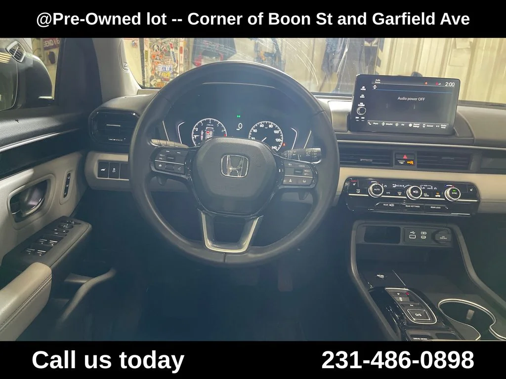 Used 2023  Honda Touring image 16