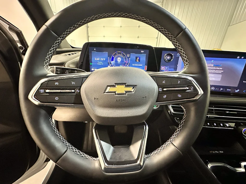 Used 2026 Summit White Chevrolet LT image 37