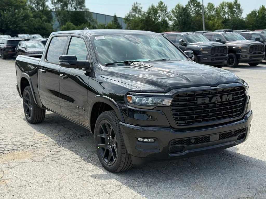 New 2026 Diamond Black Crystal Pearl-Coat Exterior Paint RAM Laramie image 4