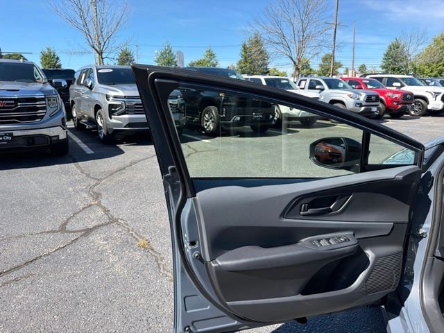 Certified Used 2027 01m2 Toyota LE image 10