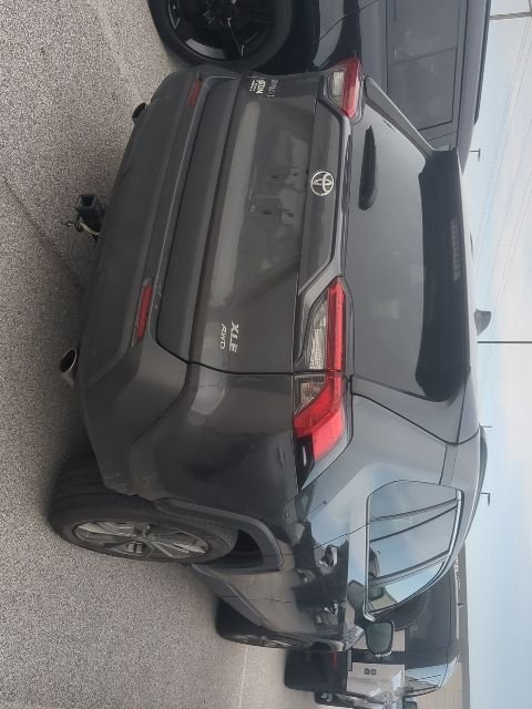 Used 2021 Magnetic Gray Metallic Toyota XLE Premium image 4