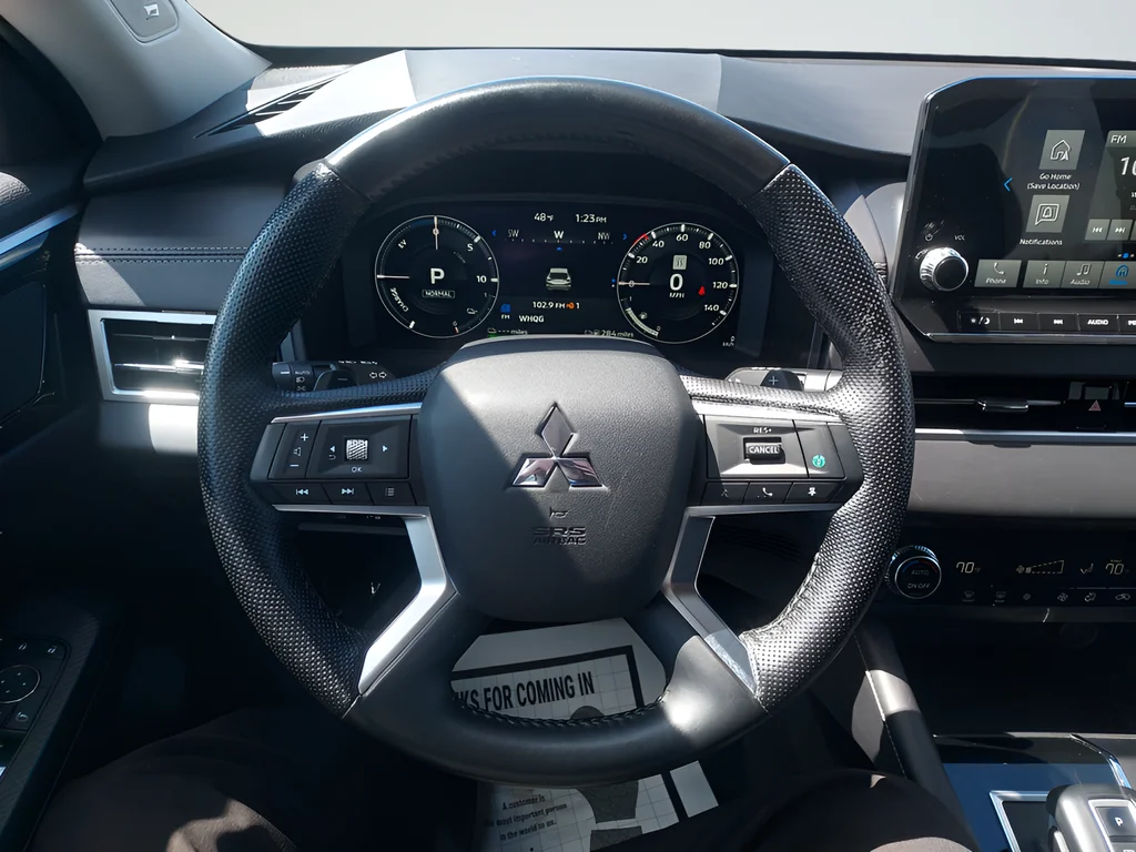 Used 2024  Mitsubishi SE image 10