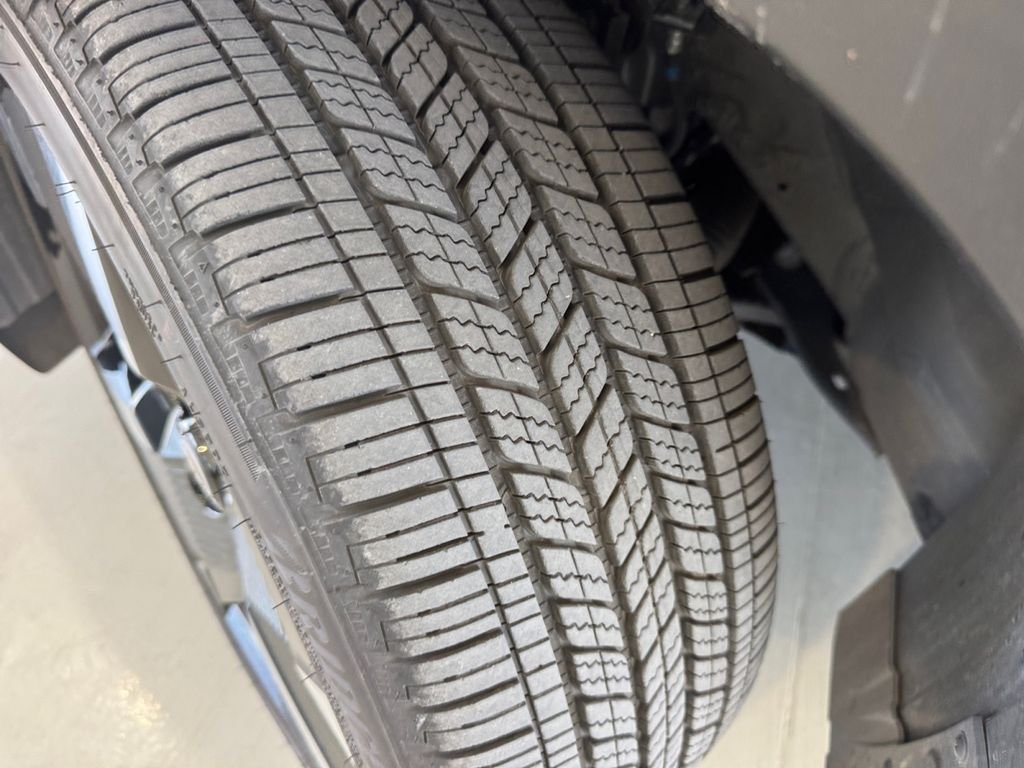 Used 2025 Gray Nissan SR image 22