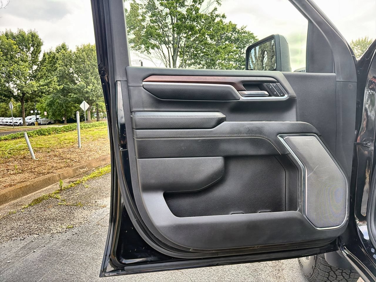 Used 2024 Onyx Black GMC Denali image 18