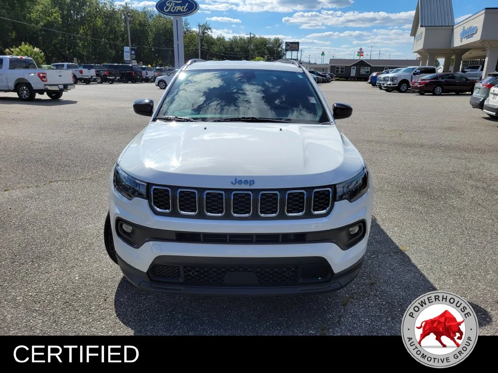 Used 2024 White Jeep Latitude image 10
