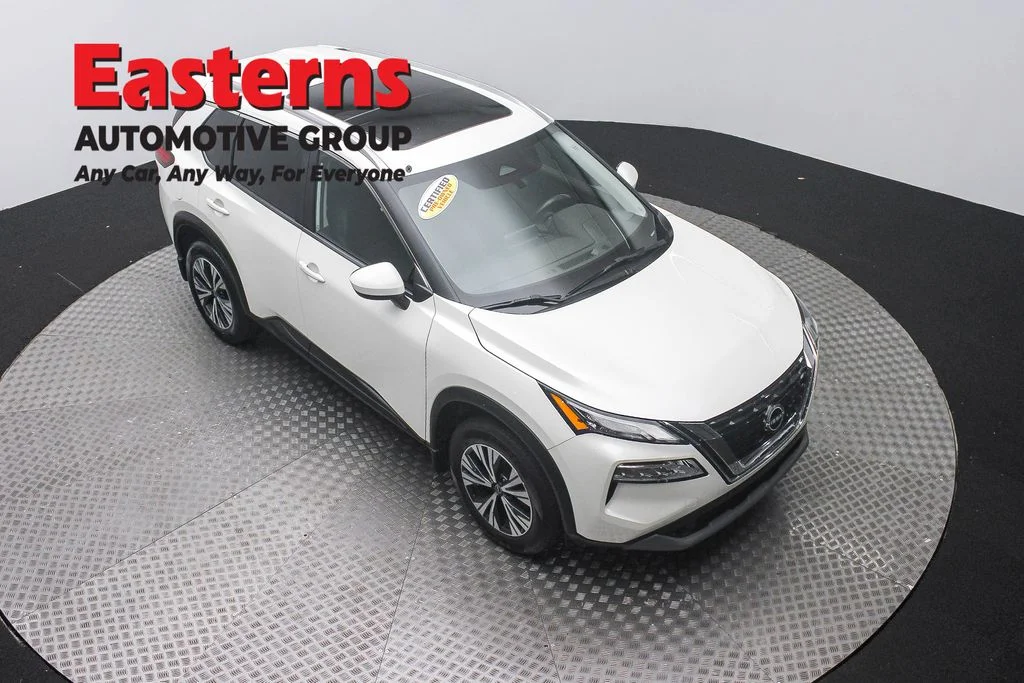 Used 2023 White Nissan SV image 3