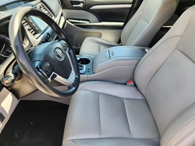 2019 Toyota Highlander XLE - Photo 9