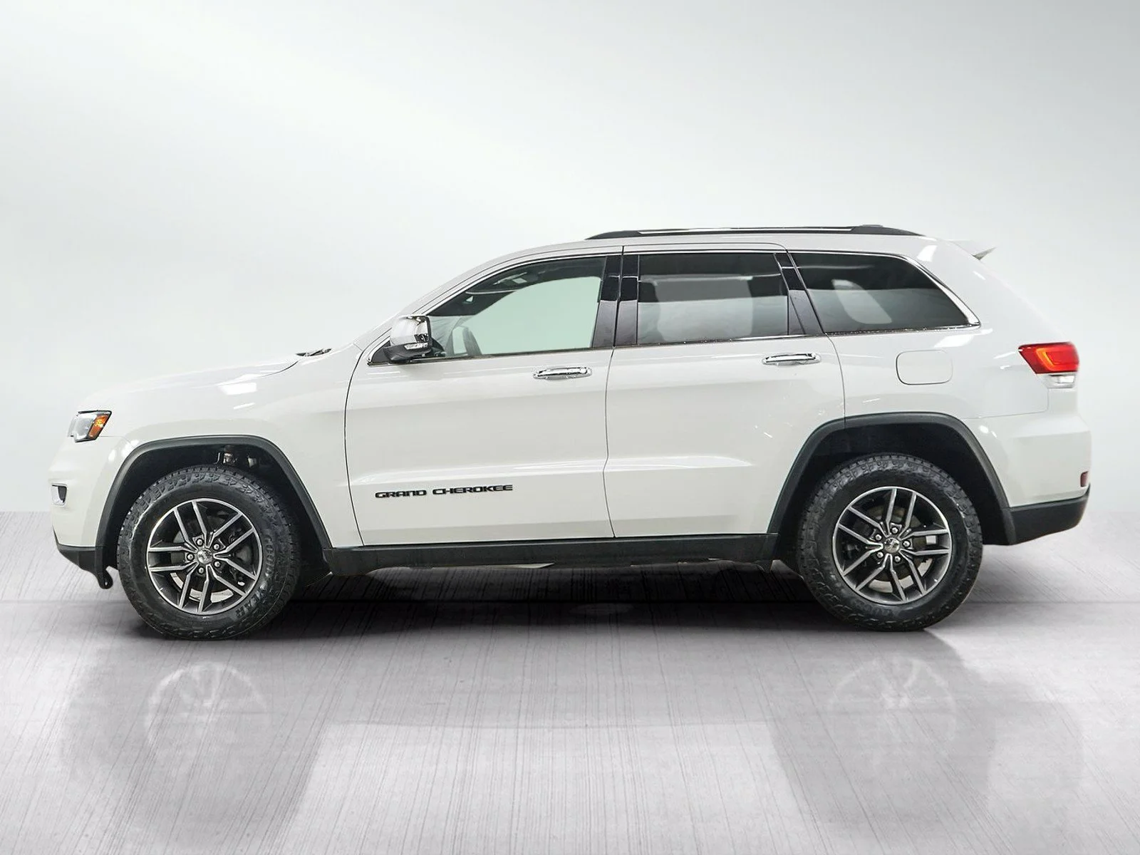 Used 2018 Jeep Grand Cherokee Limited with VIN 1C4RJFBG4JC134432 for sale in Hopkins, Minnesota