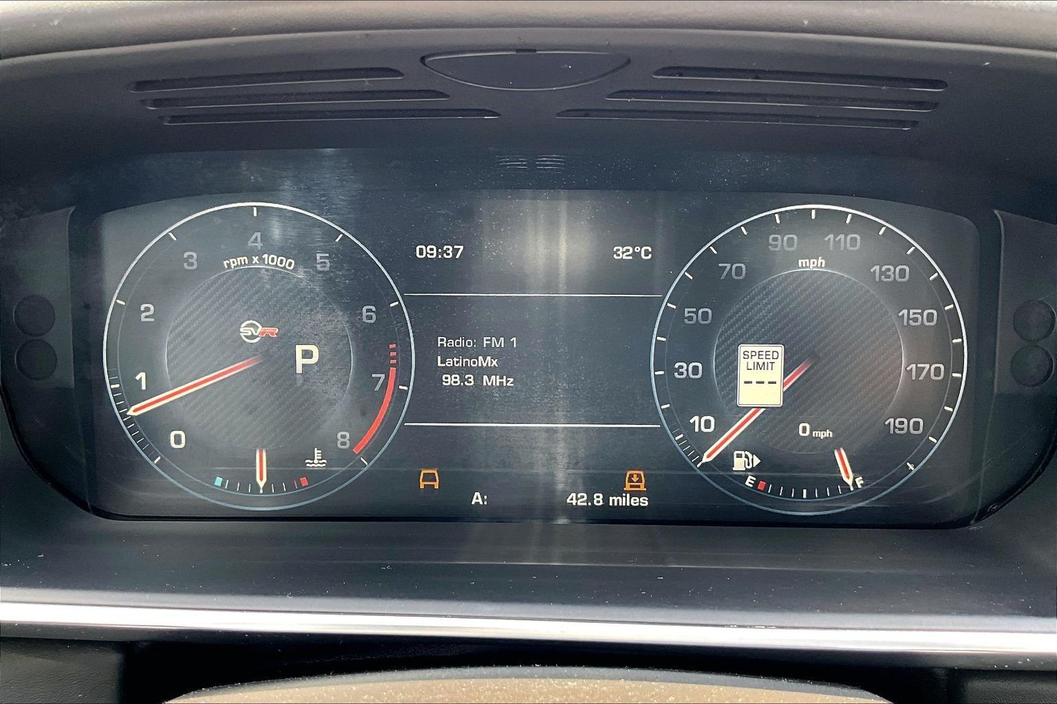 Used 2016 Blue Land Rover 5.0L V8 Supercharged SVR image 19